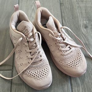 APL tech knit pro loom running shoe